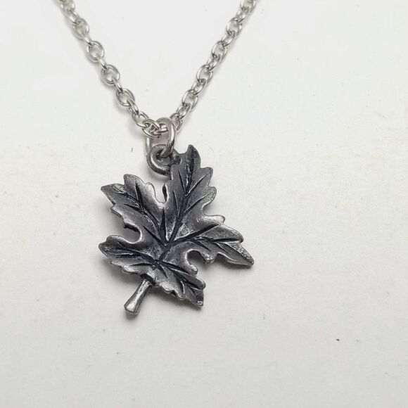Vintage Small Leaf Pendant Necklace, Silver Tone, Minimal Nature, Estate - Picture 1 of 7